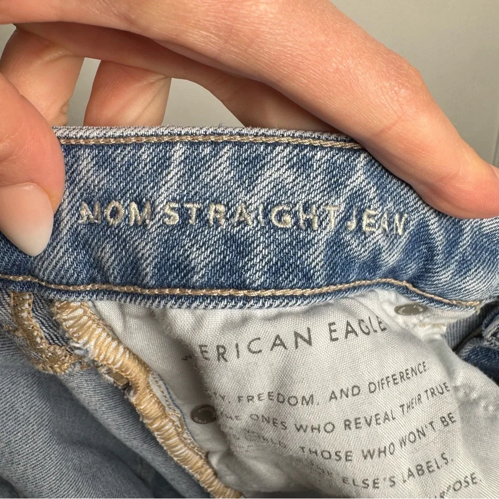 American Eagle Mom Straight Jean Light Wash Frayed Hem Straight Leg Jeans 8 Long